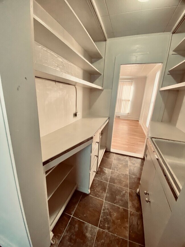 Building Photo - 2029 House