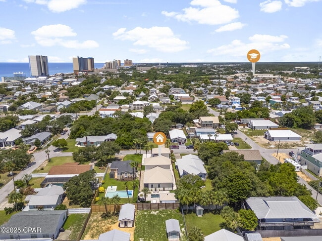 Building Photo - 407 Petrel St