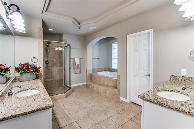 Building Photo - 3032 Larreta