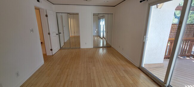 Baster bedroom with 2 closets - 1632 Valencia Way