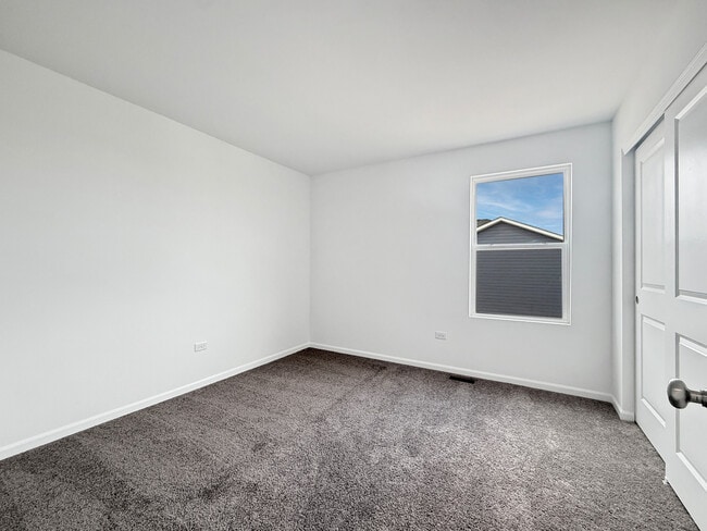 Building Photo - 1215 Stonegate Dr