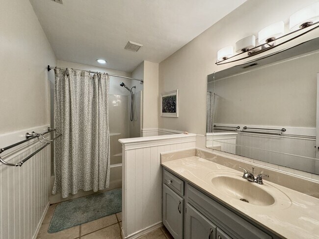 Building Photo - Fabulous 4-Bedroom Home w/2-Car Attached Garage! Dog Friendly - Screened Porch!