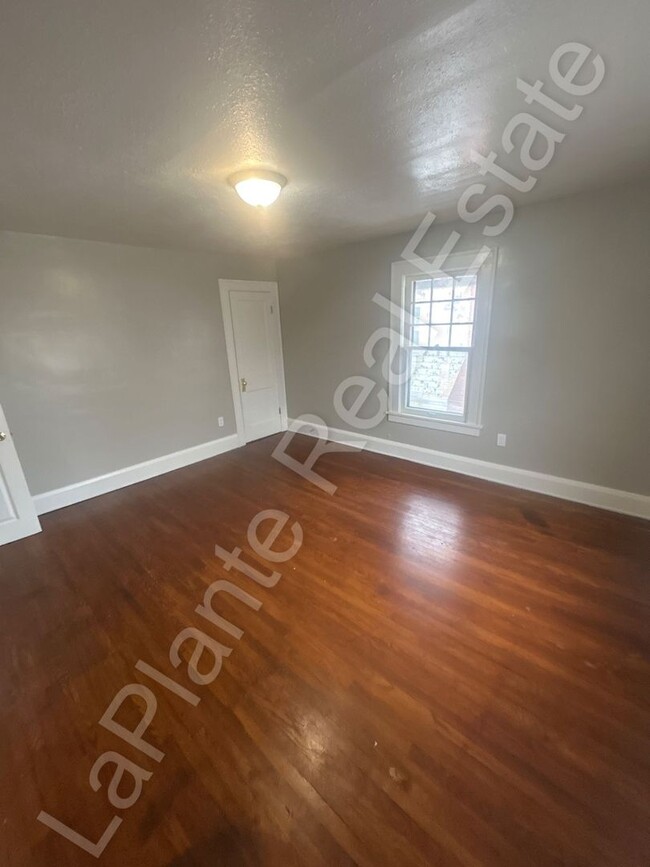 Building Photo - Spacious 3 Bedroom Home on Sylvania for Rent