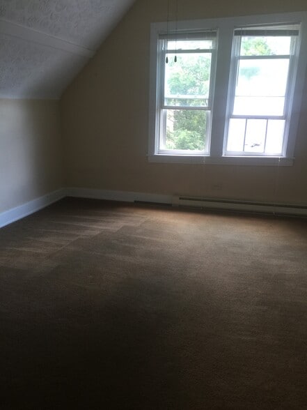 Bedroom - 112 Lyon St