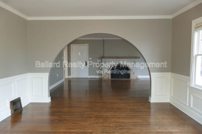 Building Photo - 3246 Conkling Pl W