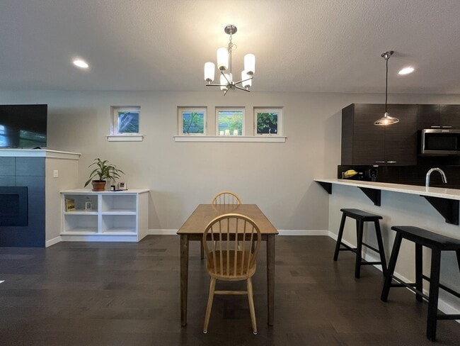 Building Photo - Spacious 2,511 Sq Ft Wilsonville Townhome with Vaulted Loft, Modern Kitchen & Attached Two-Car Ga...