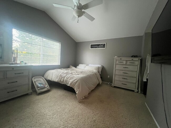 Building Photo - Wonderful 4 Bedroom Home Near Parks With Shopping Nearby!