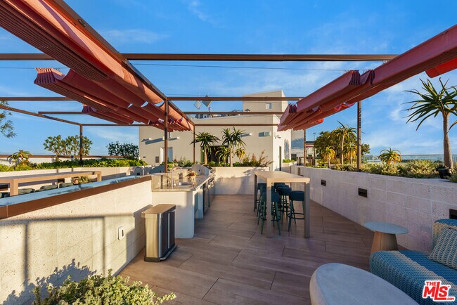 Building Photo - 700 Broadway