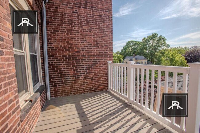 Building Photo - 3 bedroom in Brookline MA 02135