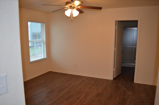 Building Photo - 211 Coby Dr