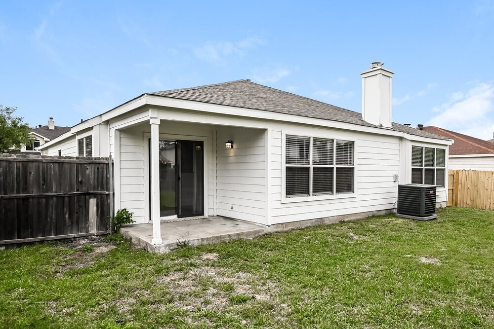 Building Photo - 6730 Meadowcrest Dr