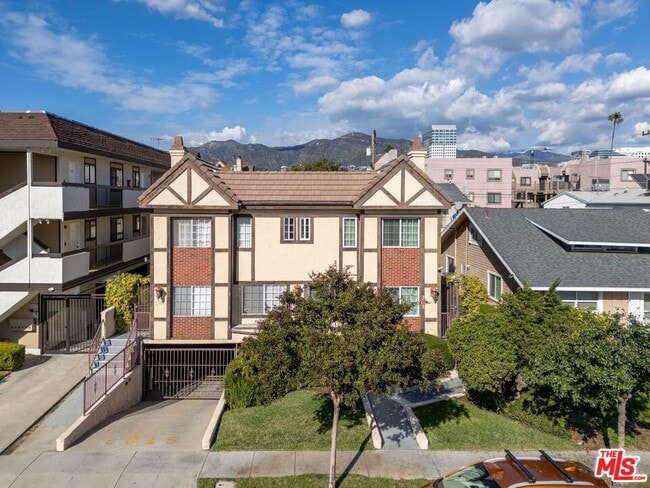 Building Photo - 361 Salem St