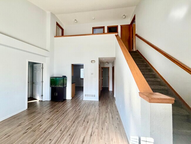 Building Photo - 5006 Bittercreek Dr