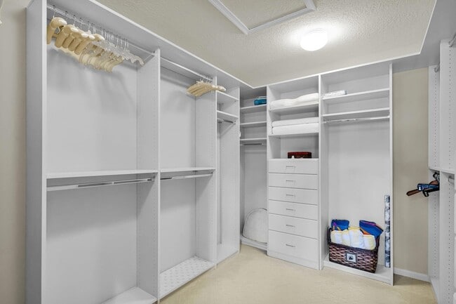 Building Photo - 222 Legendary Cir