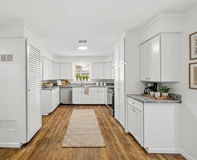 Building Photo - 2409 Estate Dr