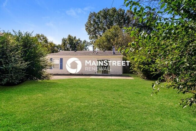 Building Photo - 4 Bedroom Pet-Friendly Home in Louisville, KY with Main Street Renewal