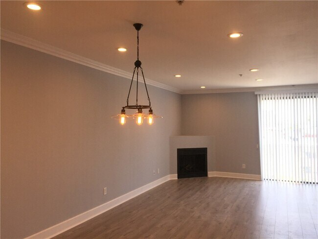Building Photo - 625 S Berendo St