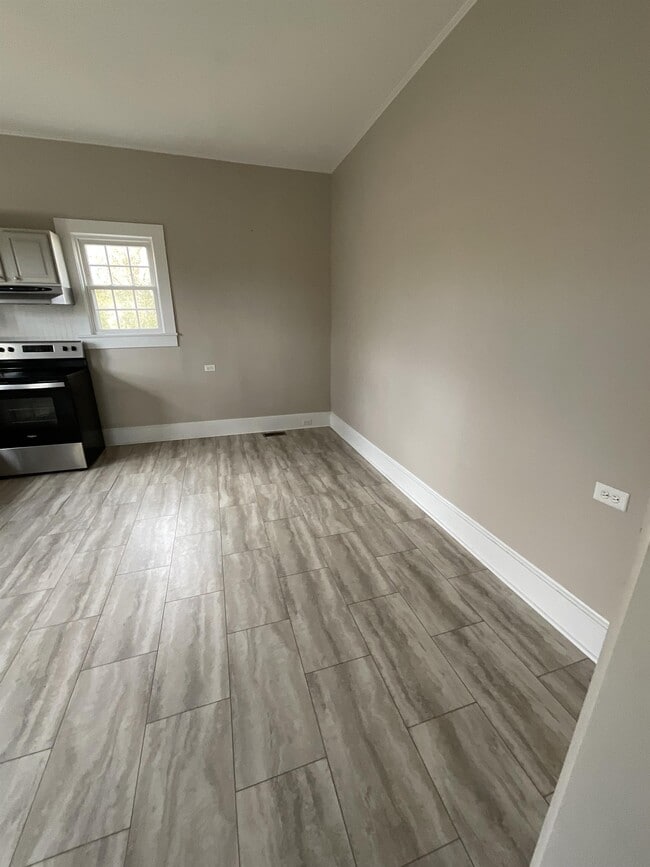 Building Photo - 603 Poplar Ave