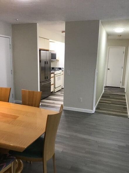 Building Photo - 210 Brook Village Rd