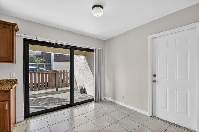 Building Photo - 5352 Bosque Ln