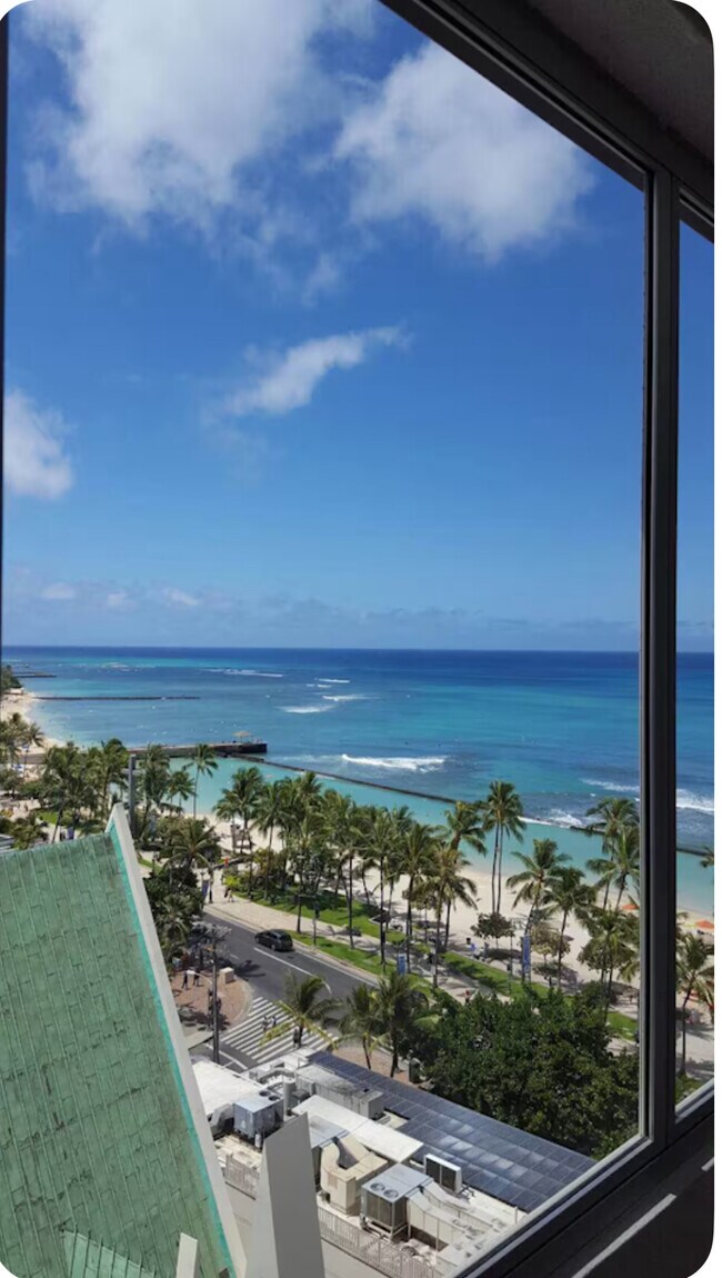 Building Photo - 2500 Kalakaua Ave