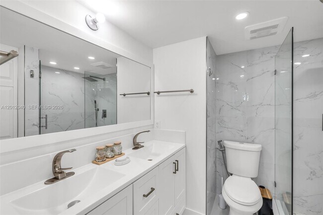 Building Photo - 3042 Harwood D