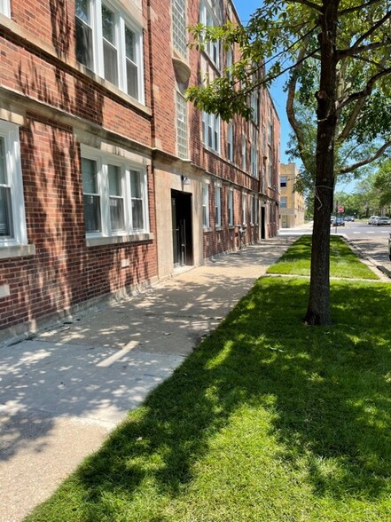 Building Photo - 5206 W Parker Ave