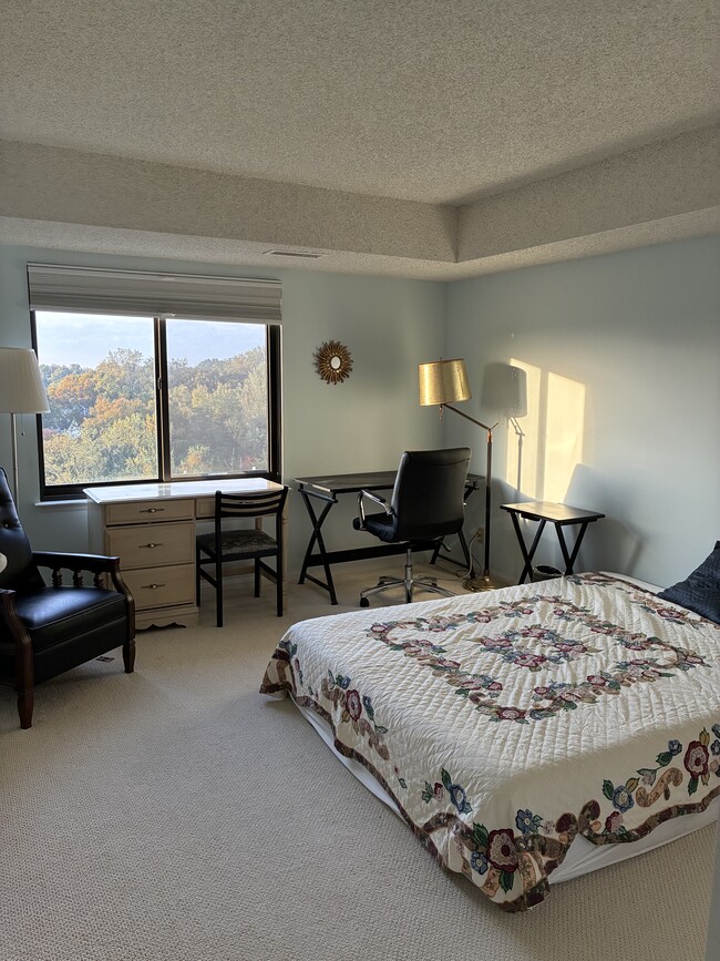 Building Photo - 3800 Powell Ln