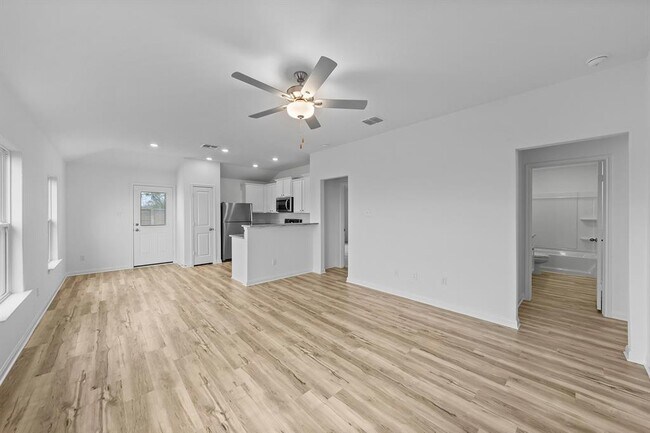 Building Photo - 104 Paradise Cyn Dr