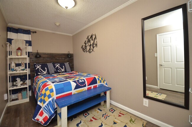 Building Photo - 6102 Seawall Blvd