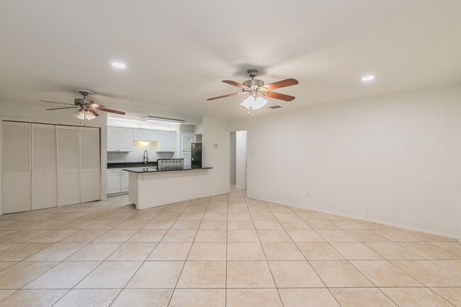 Building Photo - Charming and Updated Home in White Settlement