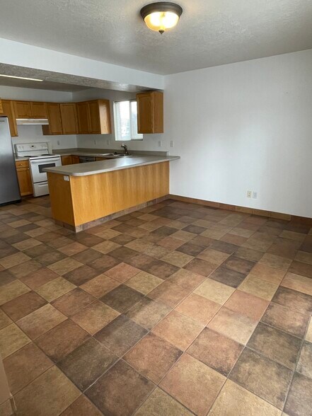 Spacious Dining/Kitchen Area with Tile Floor - 360 W 300 S