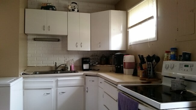 Building Photo - 3BR, 2BTH Beautiful ranch style home with ...