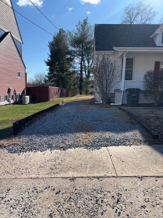 Building Photo - 14 W Carrollton Ave