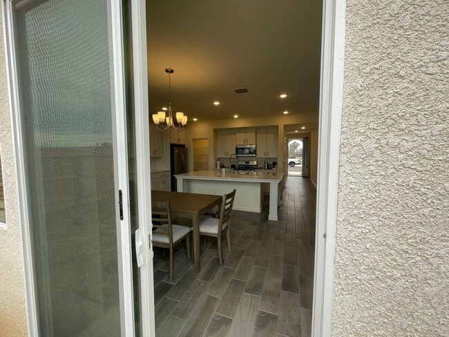 Building Photo - Spacious Modern Family Home in Prime Fresno Location!