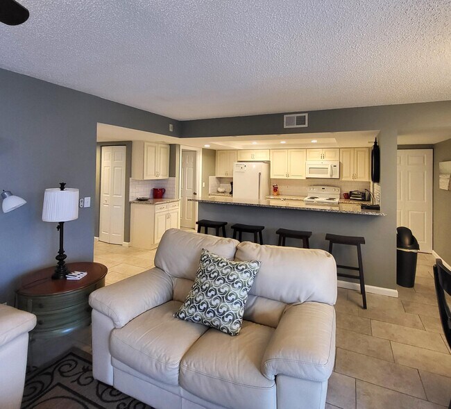 Building Photo - 750 Egret Cir