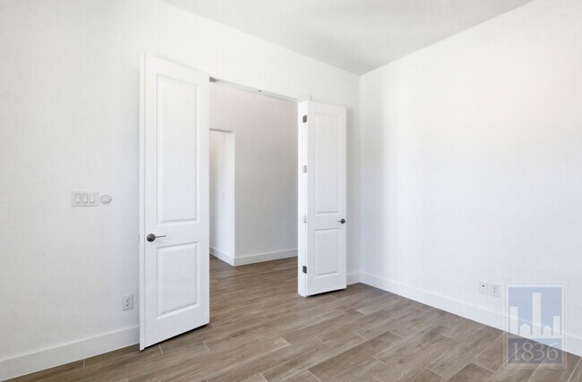 Building Photo - 1024 Siena Sunset Rd