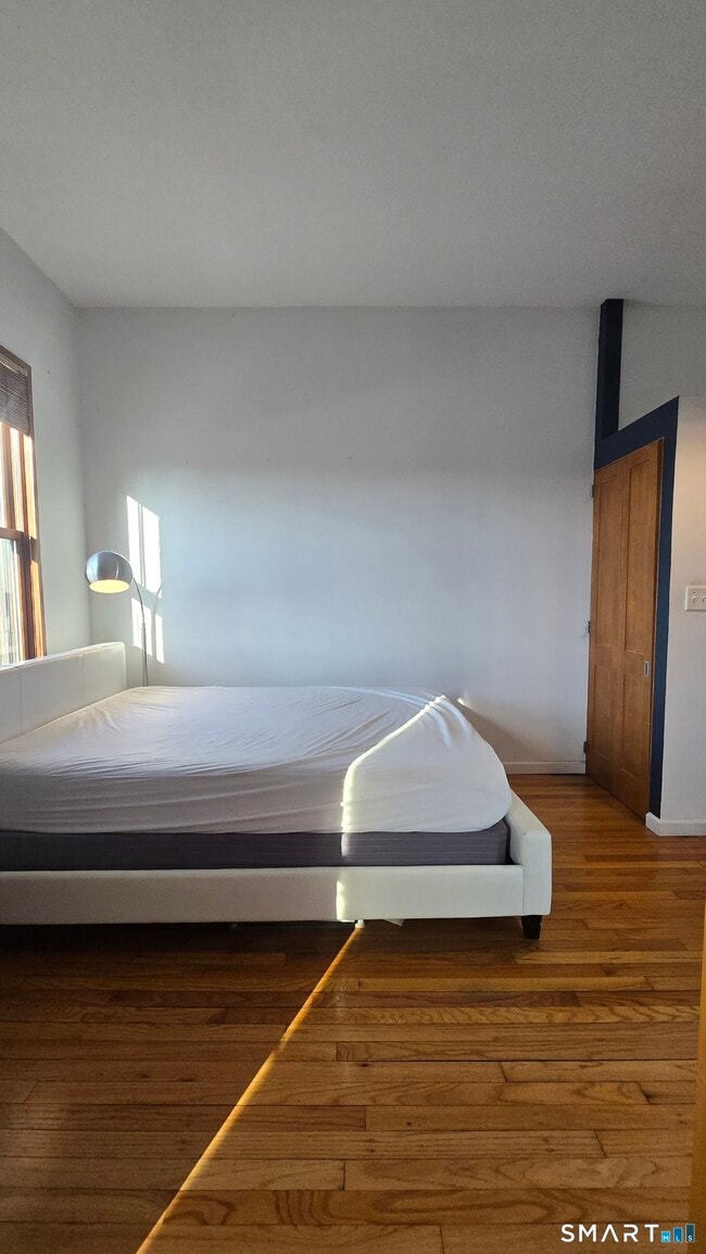 Building Photo - 556 Chapel St