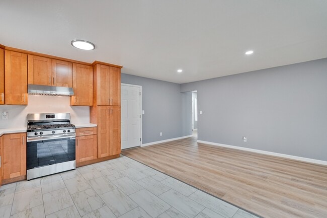 Building Photo - 1660 S Capitol Ave