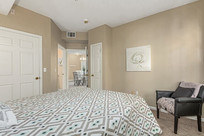 Building Photo - Exquisite 2-bedroom, 2-bathroom condo inParker