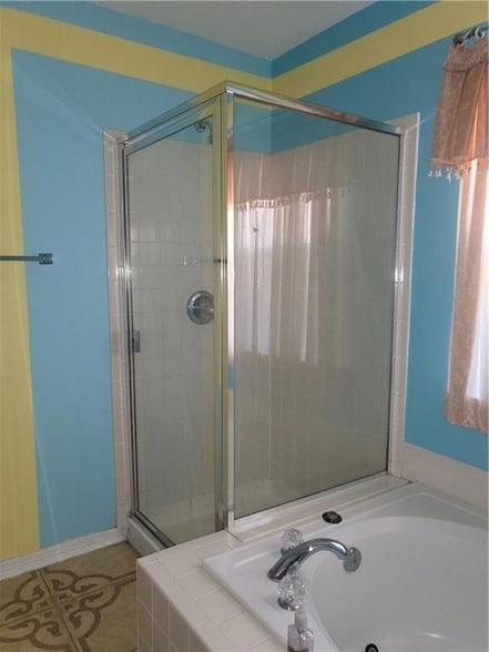 Building Photo - 827 Charlie Dr