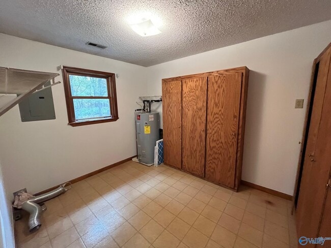 Building Photo - 2122 Indian Hills Rd SE