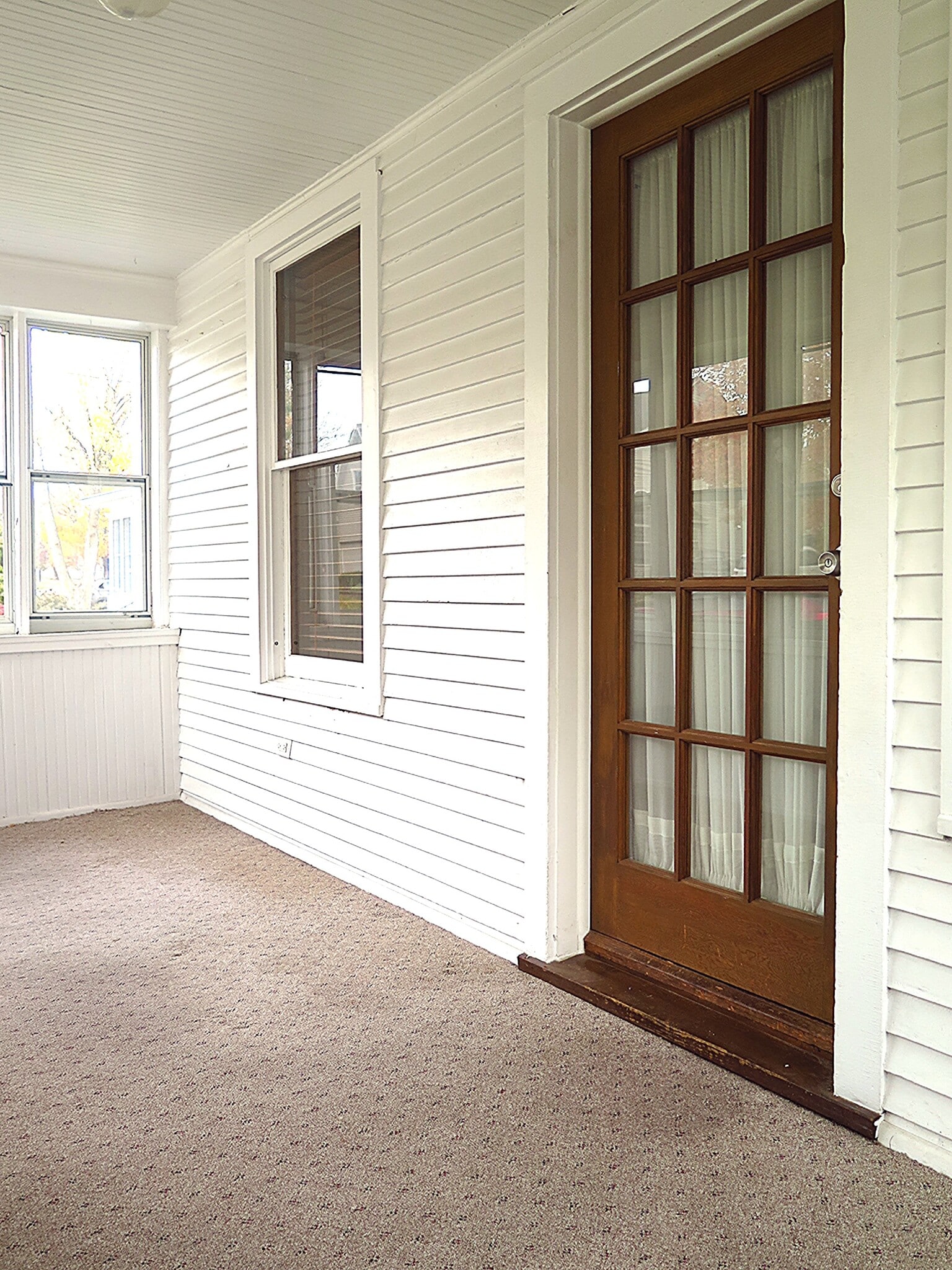 Screened Front Porch - 1224 Dean St