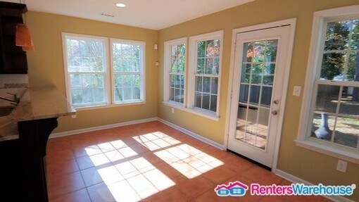 Building Photo - 1498 Deerwood Dr
