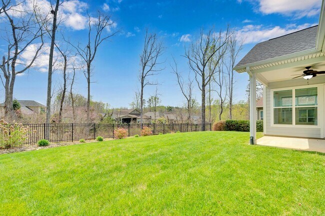 Building Photo - Light, bright, and move-in ready home in the highly sought-after Trilogy at Lake Norman community...