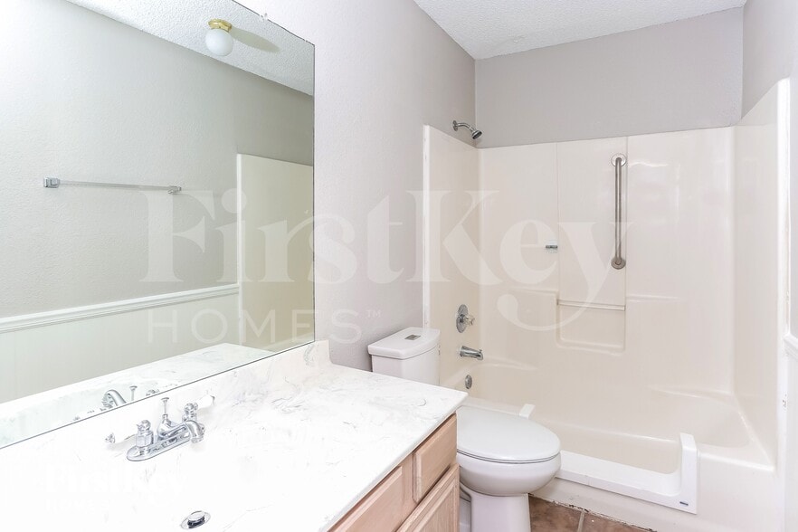 Building Photo - 210 Arabian Ln