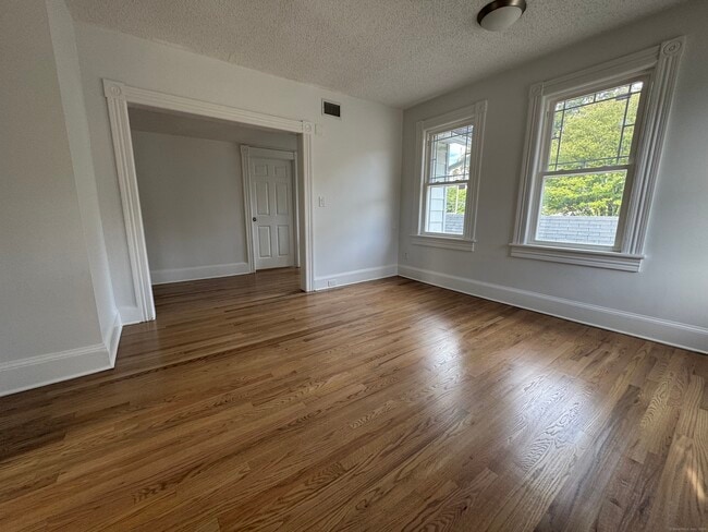 Building Photo - 66 Church Ln