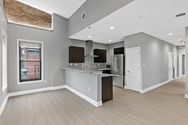 Building Photo - 560 Madison Ave