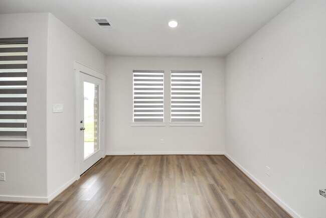 Building Photo - 21223 Shr Blf Dr