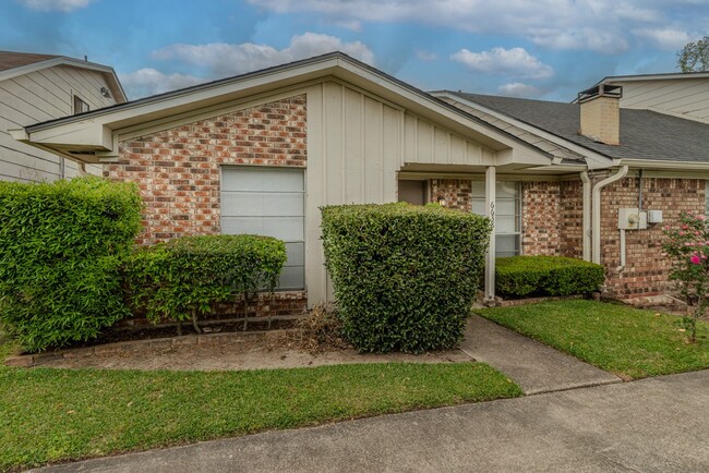 Building Photo - 6638 Lexington Dr